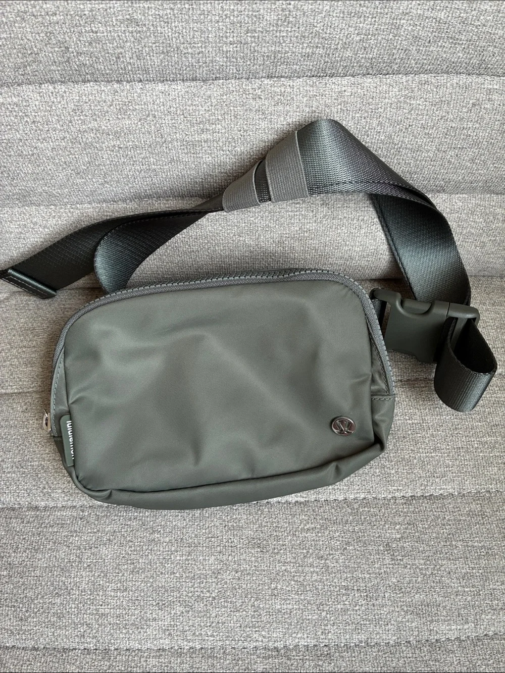 Lululemon 1L Everywhere Belt Bag (Olive or Gray) - Picture 10 of 12
